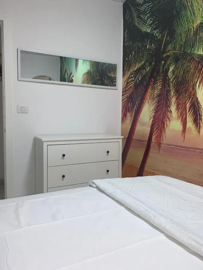 Kwatera prywatna Suite In Shared Apartment In Los Cristianos In Front Of The Playa Las Vistas Arona