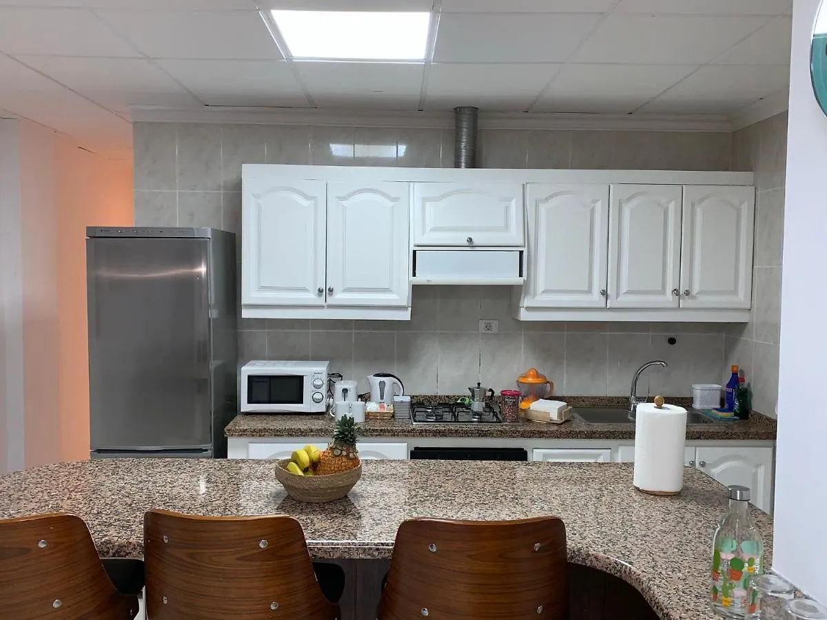 Kwatera prywatna Suite In Shared Apartment In Los Cristianos In Front Of The Playa Las Vistas Arona  Hiszpania