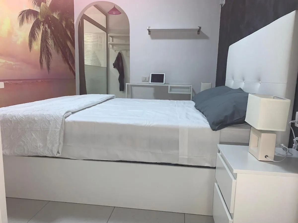Homestay Suite In Shared Apartment In Los Cristianos In Front Of The Playa Las Vistas Arona