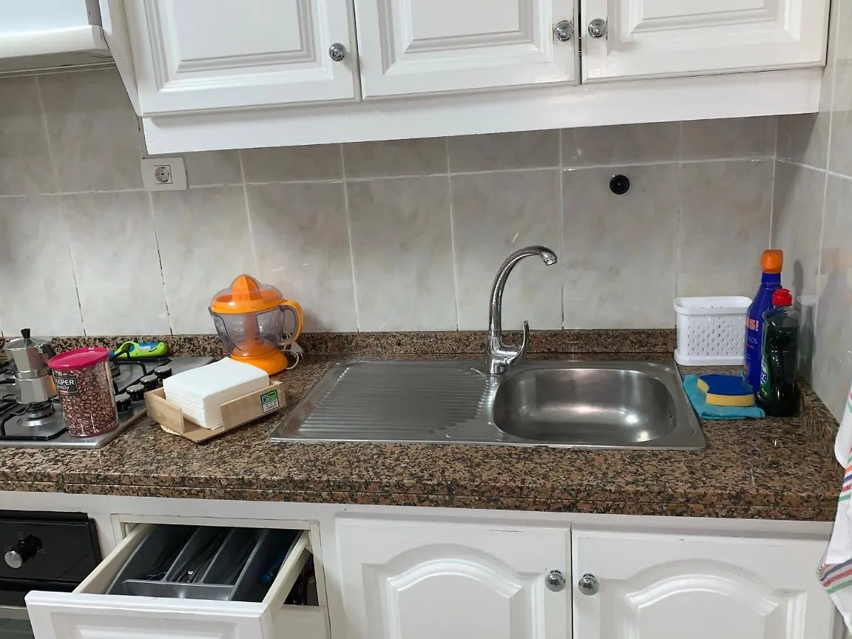 Suite In Shared Apartment In Los Cristianos In Front Of The Playa Las Vistas Arona  0*, Arona (Tenerife)