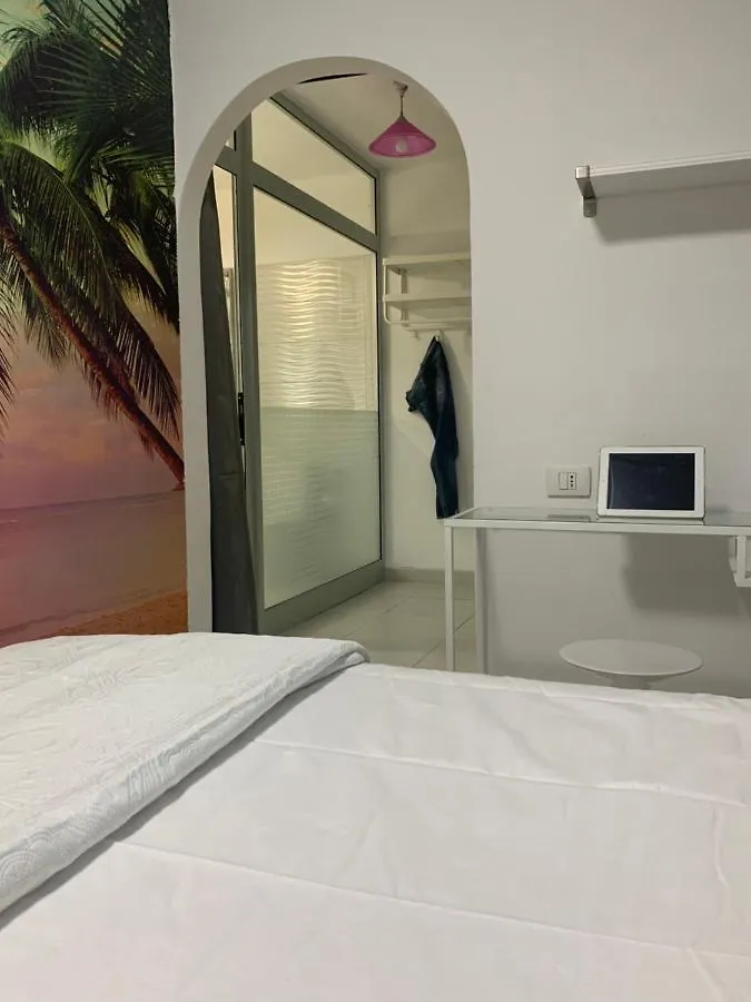 Suite In Shared Apartment In Los Cristianos In Front Of The Playa Las Vistas Arona  Homestay Arona (Tenerife)